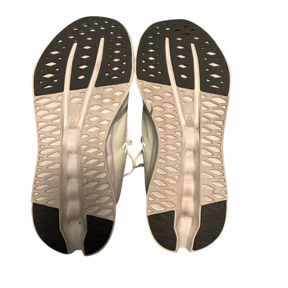 On Cloudsurfer - image 6